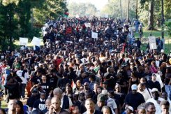 Des milliers de Noirs défilent contre les démons du racisme en Louisiane